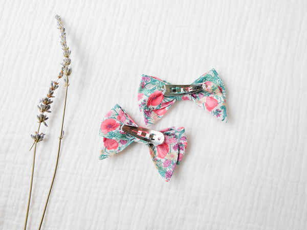 英國LIBERTY FABRICS兒童手工蝴蝶結波波髮夾(一組2入)-五月花田|Liberty Fabrics Kids Bow Hair Clips (Set of 2)-Florence May