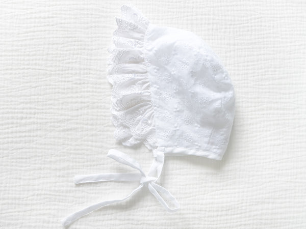 BOBO CHÉRIS 波波雪莉 法式復古純白刺繡蕾絲手工嬰兒帽｜Vintage Style French Embroidered Lace Baby Bonnet Pure White