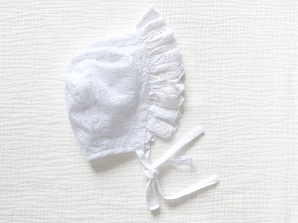 BOBO CHÉRIS 波波雪莉 法式復古純白刺繡蕾絲手工嬰兒帽｜Vintage Style French Embroidered Lace Baby Bonnet Pure White