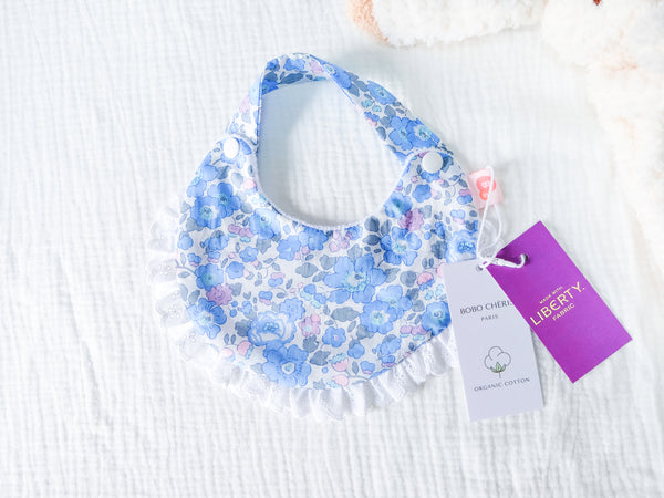 英國LIBERTY FABRICS法式有機棉寶寶圍兜(Betsy 經典貝西-藍) | LIBERTY FABRICS Baby's Organic Cotton Reversible Bib with Lace Trim (Liberty Betsy)