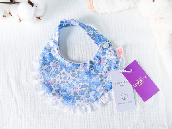 英國LIBERTY FABRICS法式有機棉寶寶圍兜(Betsy 經典貝西-藍) | LIBERTY FABRICS Baby's Organic Cotton Reversible Bib with Lace Trim (Liberty Betsy)