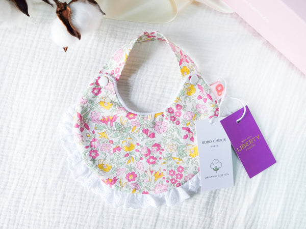 英國LIBERTY FABRICS法式有機棉寶寶圍兜(Mamie田園麥蜜) | LIBERTY FABRICS Baby's Organic Cotton Reversible Bib with Lace Trim (Liberty Mamie)