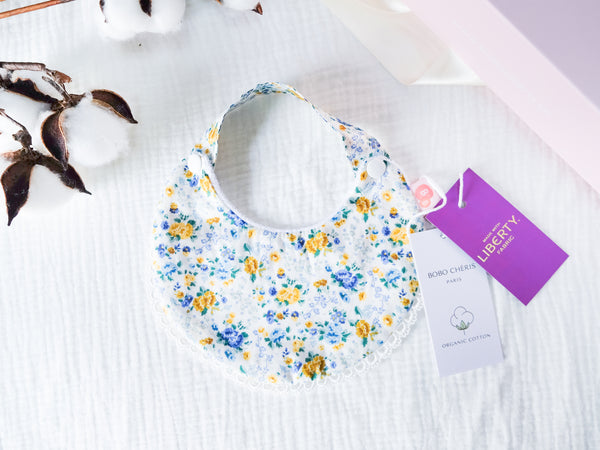 英國LIBERTY FABRICS法式有機棉寶寶圍兜(Lizzy Rose 古典玫瑰) | LIBERTY FABRICS Baby's Organic Cotton Reversible Bib with Lace Trim (Lizzy Rose)