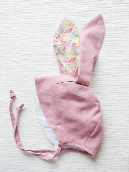 BOBO CHÉRIS 波波雪莉 英國LIBERTY FABRICS棉麻兔寶寶嬰兒帽-莫蘭迪粉｜LIBERTY FABRICS Bunny Ears Baby Bonnet - Morandi Pink