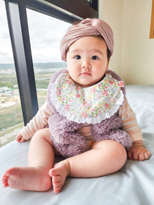 英國LIBERTY FABRICS法式有機棉寶寶圍兜(Lilibet 莉莉貝) | LIBERTY FABRICS Baby's Organic Cotton Reversible Bib with Lace Trim (Liberty Lilibet)