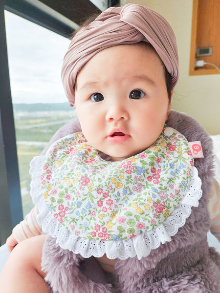 英國LIBERTY FABRICS法式有機棉寶寶圍兜(Lilibet 莉莉貝) | LIBERTY FABRICS Baby's Organic Cotton Reversible Bib with Lace Trim (Liberty Lilibet)